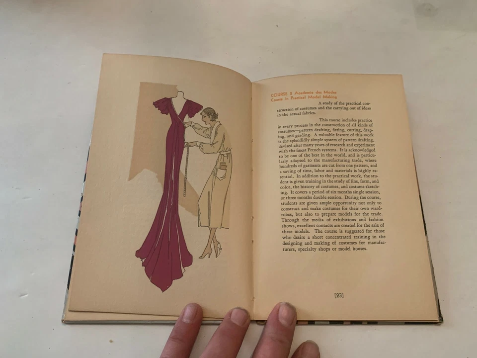 Capa dura promocional 1933 New York Fashion Academy - Imagem 4 de 4