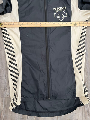 DESCENTE JETBARRIER JACKET『未使用品』 DESCENTE MADE IN JAPAN MENS LIGHT WT JACKET NYLON BLACK AND