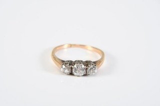 O71Z05 Art Deco gold 585 14kt ring with natural diamonds condition approx 0.60ct