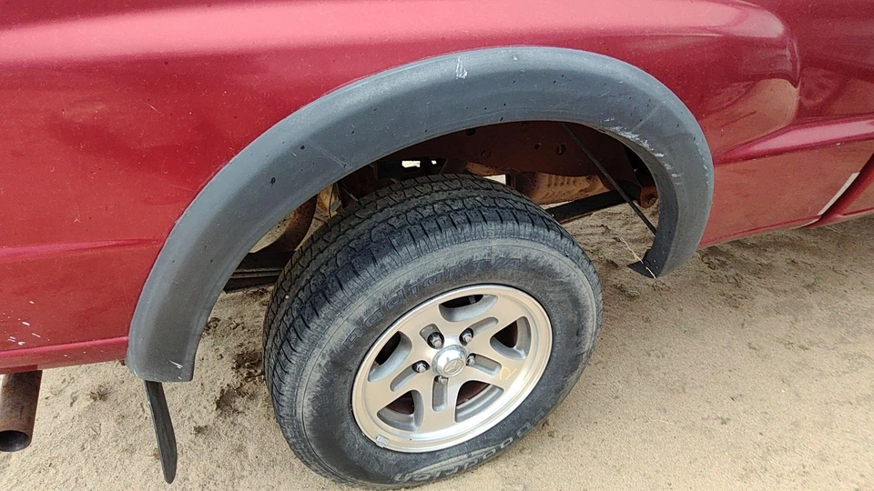 Mazda B2500 1999 pasajero rueda trasera derecha moldura acampanada OEM trasero Rh Foto 2 de 4