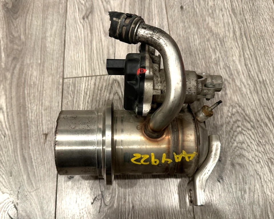 Volkswagen Jetta 2015 recirculación de gases de escape enfriador de válvula EGR 04L131512L, OEM Foto 2 de 4