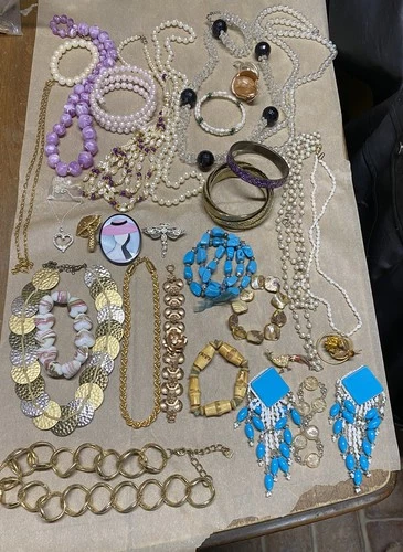 30 Piece Vintage Costume Jewelry Lot Beads Bracelets Rhinestones Earrings Retro
