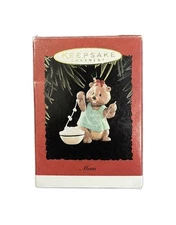 NEW Hallmark Keepsake Ornament Mom Beaver with Stringing Popcorn Garland 1995
