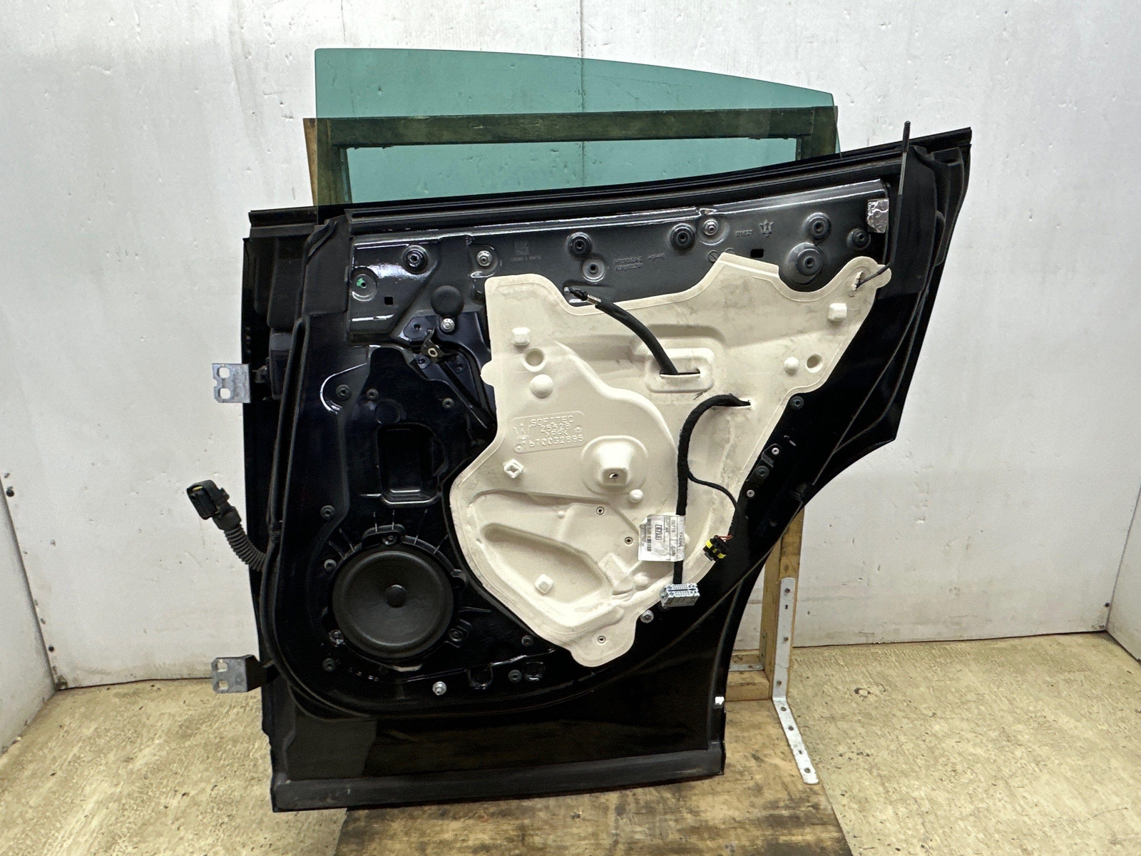 2017-2020 MASERATI LEVANTE M161 OEM REAR RIGHT DOOR ASSEMBLY| NERO RIBELLE (815)