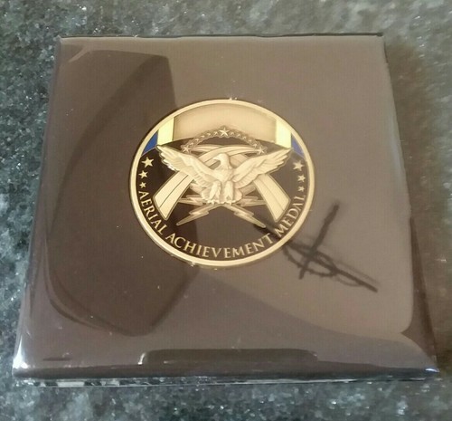 USAF AERIAL ACHIEVEMENT MEDAL CHALLENGE COIN DISPLAY PLAQUE with stand (Brown)