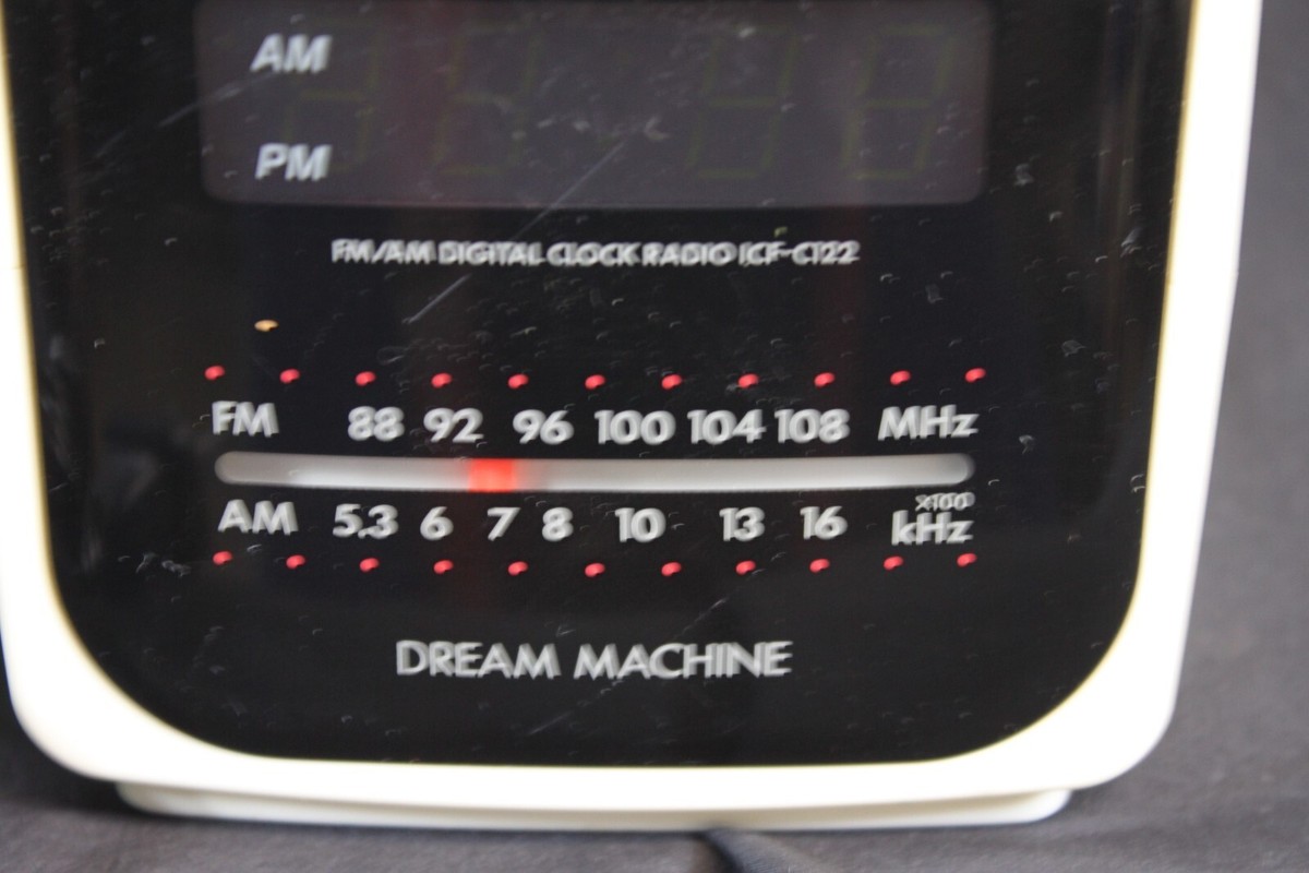 Vtg Sony Dream Machine ICF-C122 Clock Radio Cube Square White