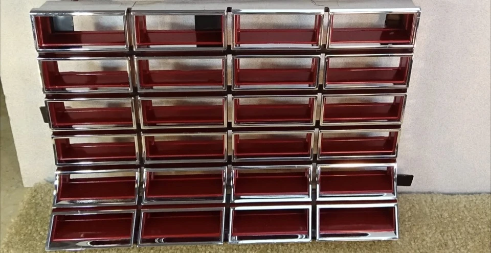 *1981* Parte GM #22506833 rojo oscuro Oldsmobile Cutlass Calais LH rejilla inserto Nuevo de Lote Antiguo Foto 3 de 4