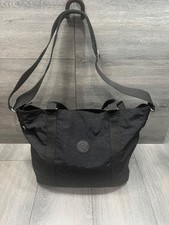 Bolso de hombro grande Kipling Adara negro con correa bandolera grande B000751