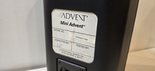 Vintage Advent Mini Bookshelf Speaker Pair 10-40W 8 Ohm - Works 1 Needs Re-foam - Picture 15 of 20