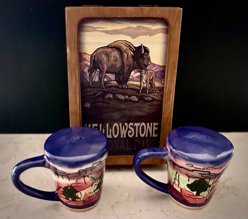 TRAVEL SOUVENIRS Yellowstone Park Wood Box! Grand Canyon Salt & Pepper Shakers!
