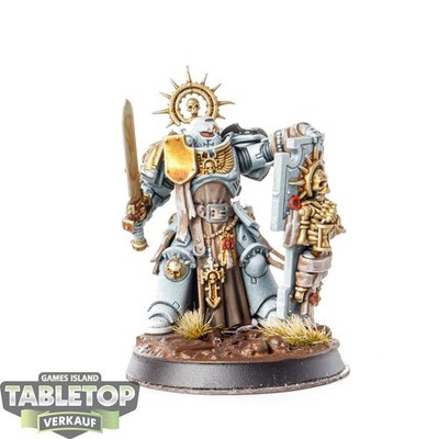 Space Marines - Captain with Relic Shield - bemalt