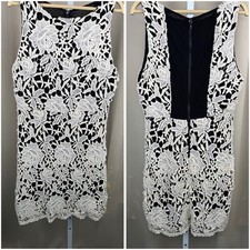 Alice + Olivia White Guipure Lace Sheath Dress Black Lining size Small