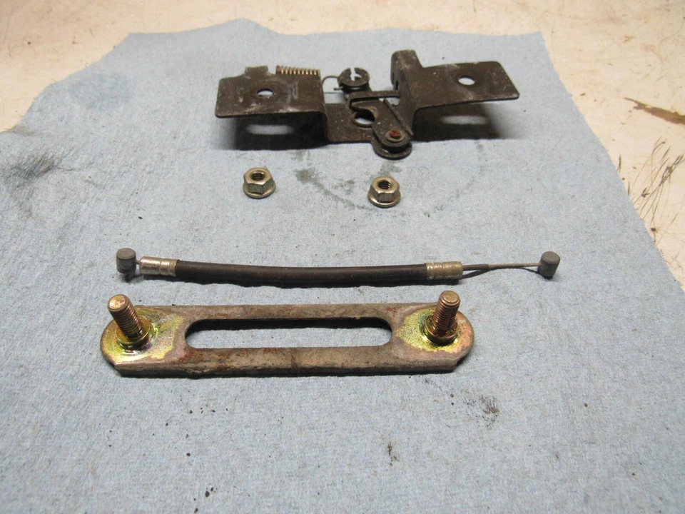 Honda VF700C 700 V45 1986 pestillo de asiento Magna Foto 2 de 4