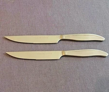 SET OF 2 J.A. HENCKELS INTERNATIONAL 4-1/2" STAINLESS BLADE STEAK TABLE KNIVES
