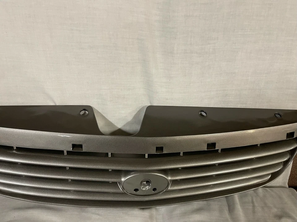 Chevrolet Malibu 1997-1999 parrilla nos GM 22603445  Foto 3 de 4