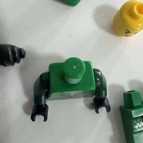 LEGO Green Ninja Ninjago Lloyd ZX Minifigure with 2 Swords 9450