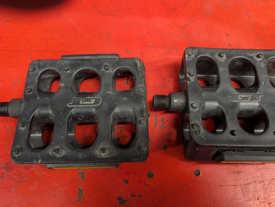 Pedales de plataforma de plástico GT Dyno 1/2” BMX Old Mid School negros**ENVÍO GRATUITO** Foto 2 de 4