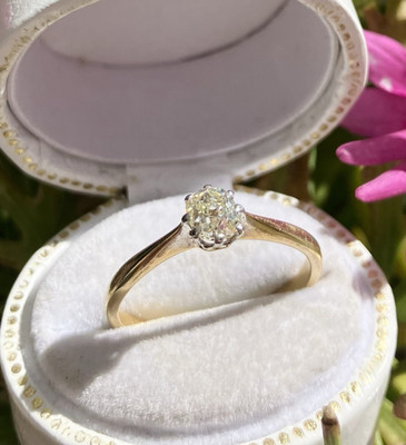 Antiker schöner Ring mit grossem Diamant Solitär  750 Gelbgold + Platin  B3699