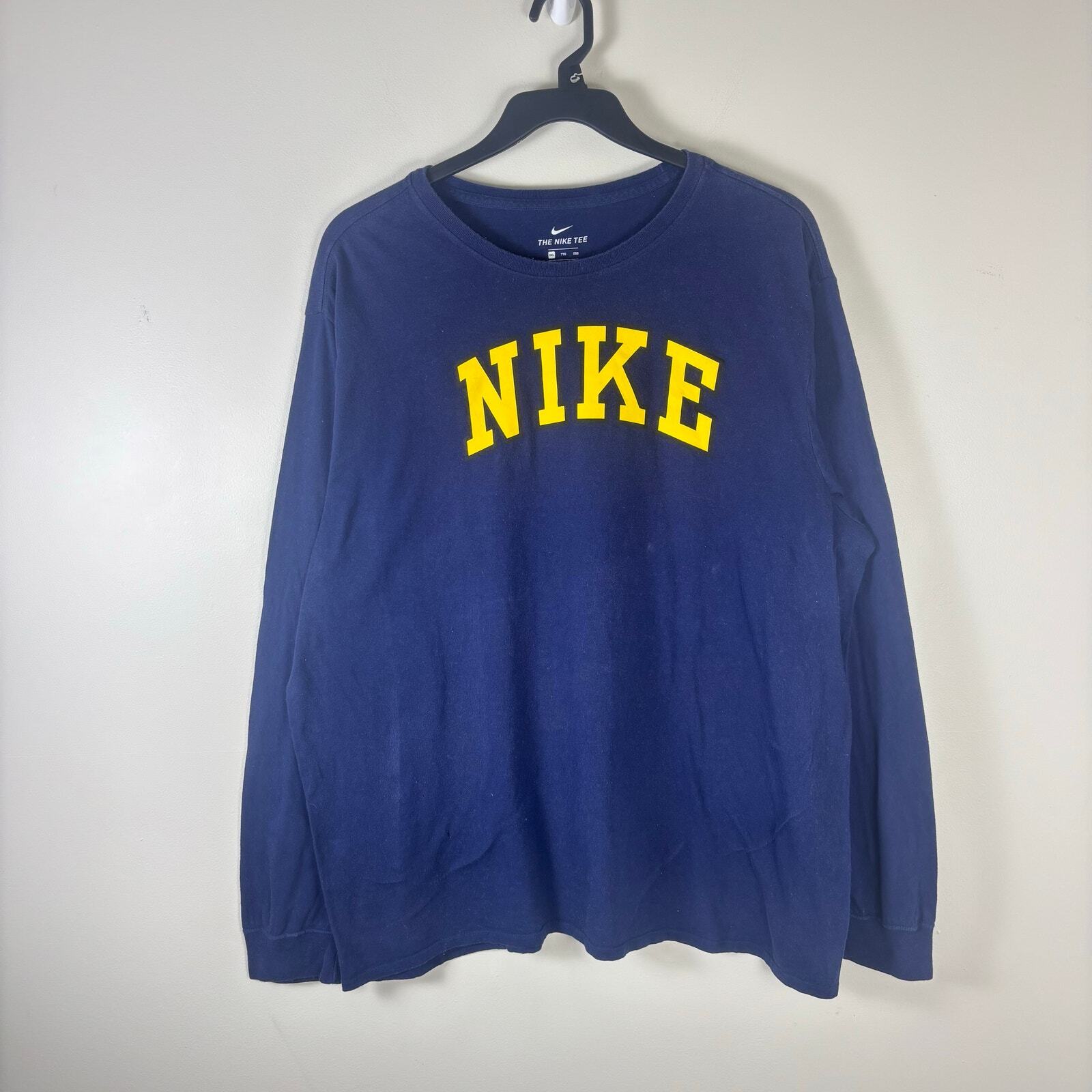 Nike Spellout Activewear Long Sleeve Shirt for Men in Size XXL, Sportswear for Performance and Comfort