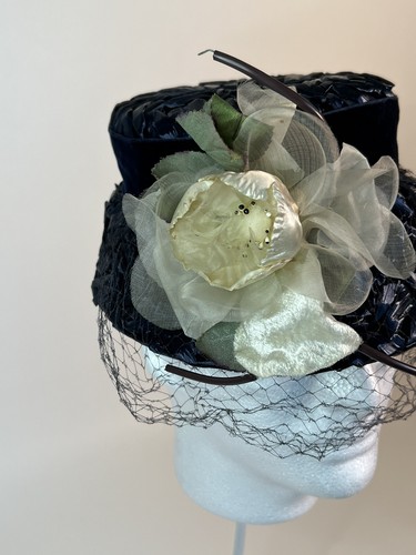 Vintage Ladies Navy Blue Woven Straw Pillbox Summer Floral Hat 1960’s - Imagen 2 de 19