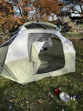 Cabela's Bunkhouse Tent 10x12 W Carry Bag, Rainfly, Stakes GUC