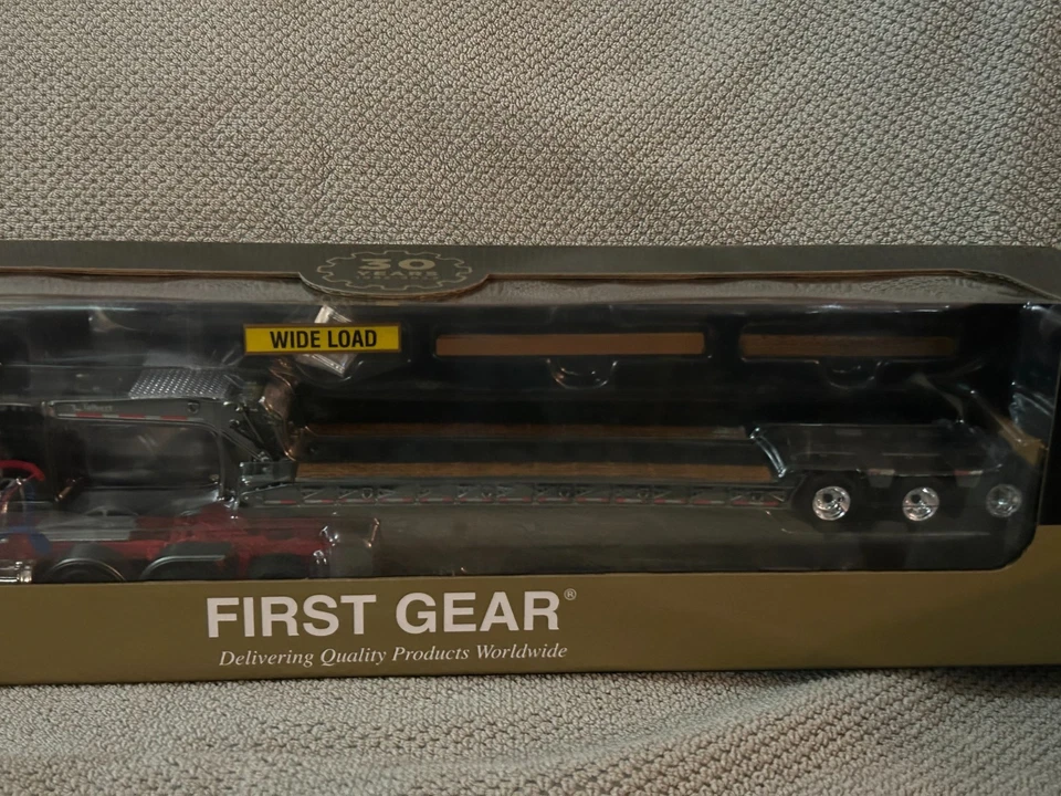first gear 30th anniversary peterbilt 367 tri-axleday cab/tri-axle lowboy 1/50 - Image 2 of 4