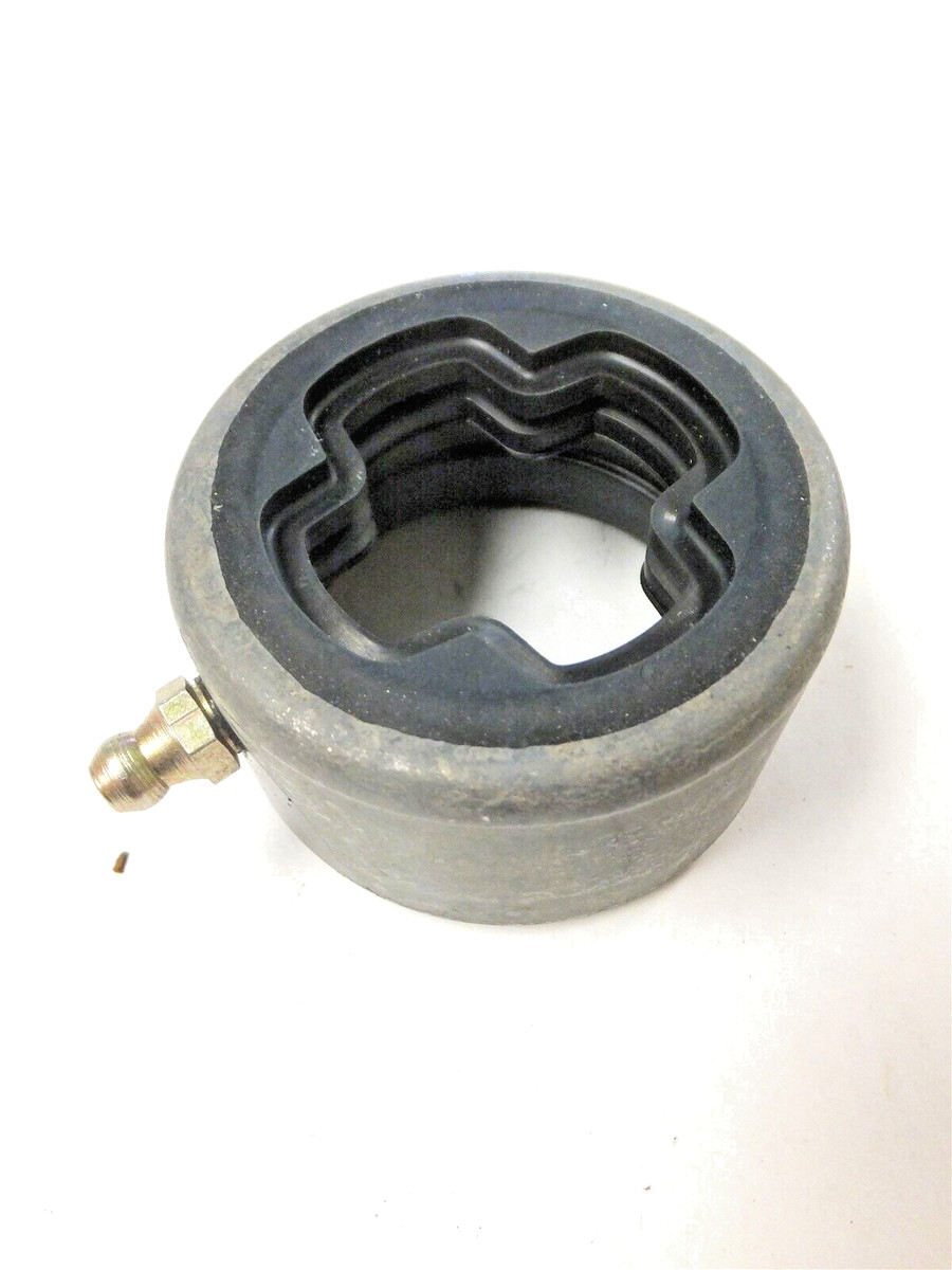 2506823C91 NEW OEM INTERNATIONAL STEER SHAFT DUST CAP SEAL FORD 