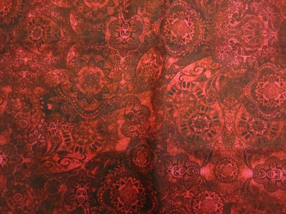 Tecido de algodão QT Tecidos Origens por Dan Morris Designs 2018 vermelho tonal BTYx44 - Imagem 4 de 4