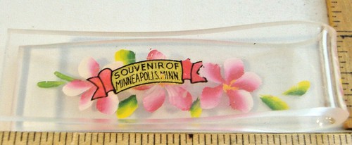 CLIP PLASTICA TRASPARENTE CON FIORI ROSA ~ SOUVENIR VINTAGE DI MINNEAPOLIS MINN ~ 4 - Foto 3 di 4