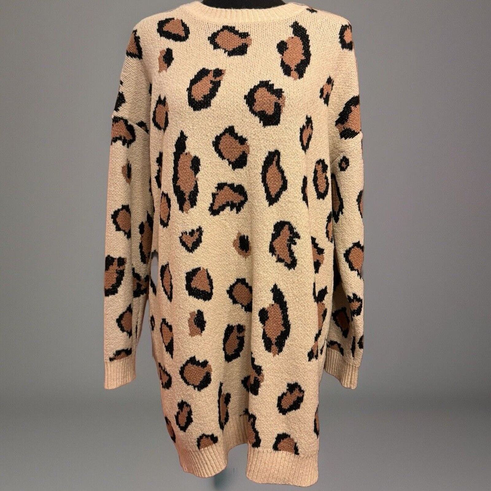 Line And Dot Sweater L Womens Leopard Print Tunic Casual Cozy Animal Print