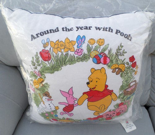 VINTAGE SELTENES DISNEY WINNIE THE POOH & FERKEL ÜBERWURFKISSEN RUND UMS JAHR MIT POOH - Bild 3 von 5