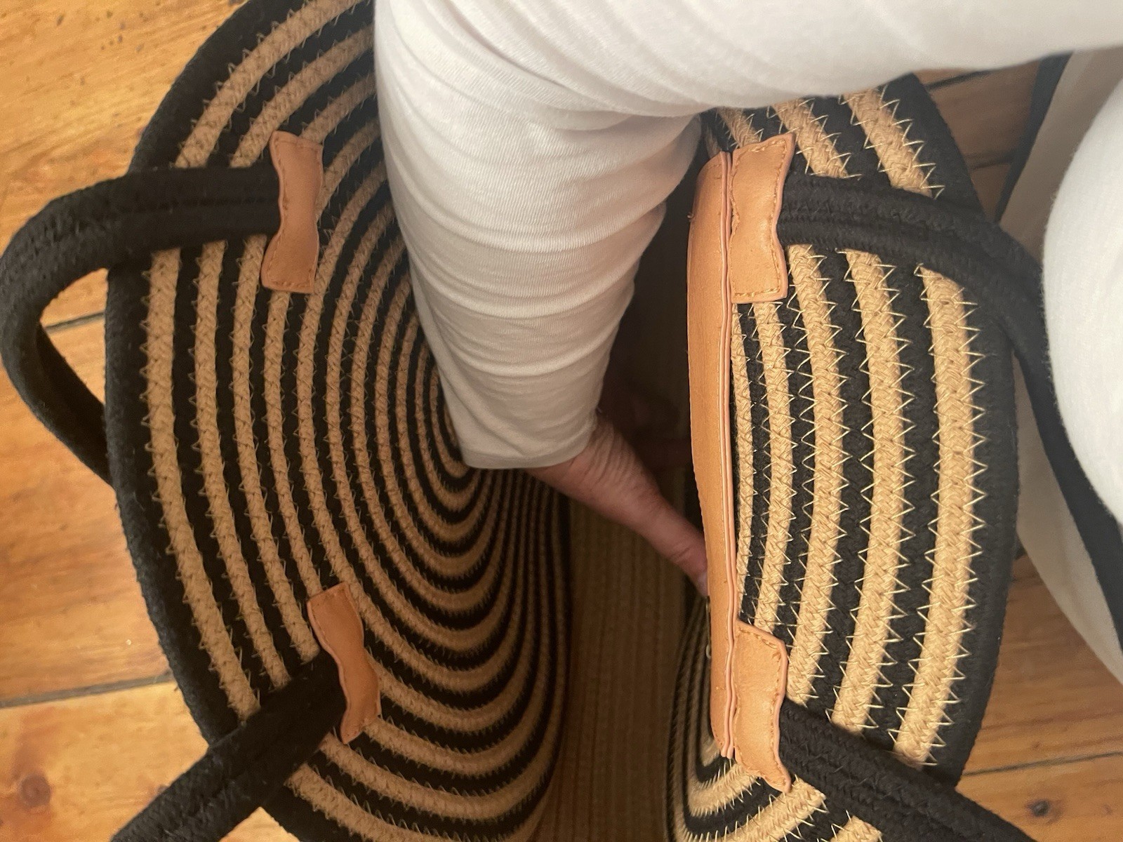 Large Universal thread Straw Handbag Round - image 5