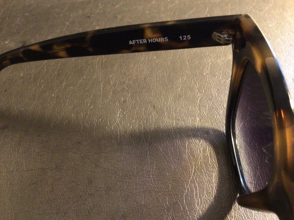 Óculos de sol Quay After Hours 125 - Armação preta tartaruga - Lente preta desbotada - Imagem 2 de 4