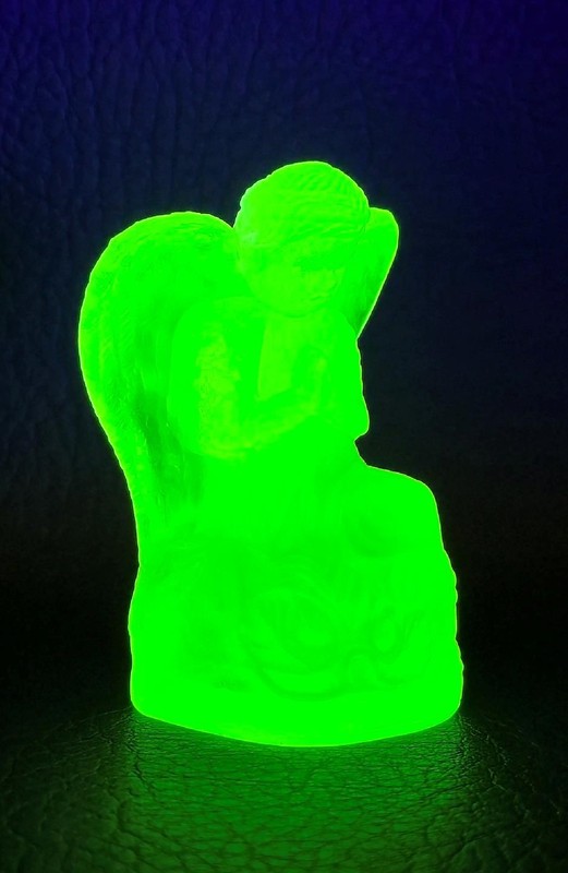Boyd's Crystal Art Glass LIL ANGEL #9 of 2nd Series SUNSHINE SATIN Glows 5-30-08