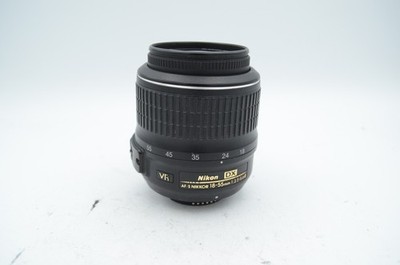 Nikon AF-S DX Nikkor 18-55mm f/3.5-5.6 G VR Autofocus APS-C Lens, Black {52}
