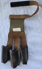 Neet Archery Shooting Glove - Tan Suede - Adult Medium With Arm Guard
