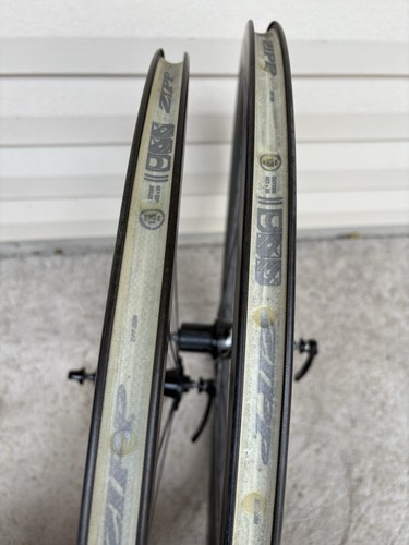 Zipp 302 Road Bike Rim Brake Carbon Clincher Wheelset. 11-speed. - Picture 12 of 12