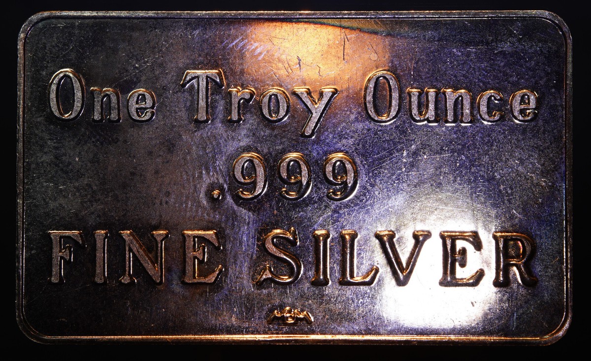 1973 Mount Everest Mint First Issue MEM 1oz 999 FINE Silver art