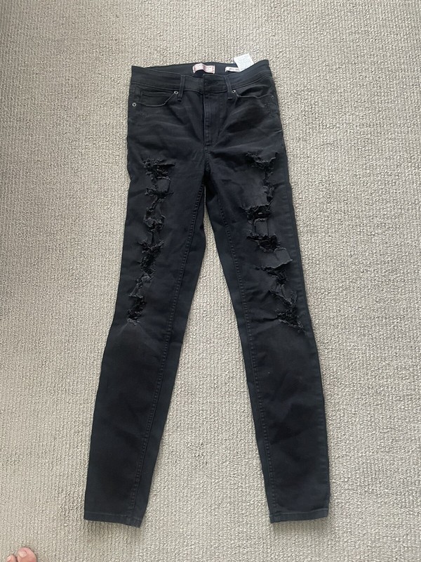 SALE!! Guess “1981 Skinny”  Distressed Jeans Light Black Size 27 For Sale