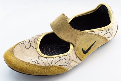 nike mary janes