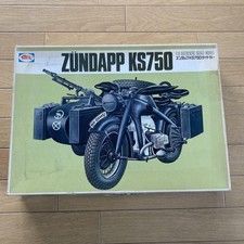 BULLMARK 1/9 ZUNDAPP KS750 Sidecar raro modello in plastica non assemblato nuovo con scatola