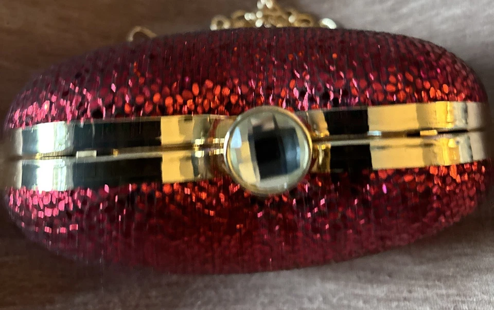 Bolso de Noche en Forma de Corazón Correa de Cadena Desmontable Rojo Brillante Satén Guijarro Gema Cierre Foto 2 de 4