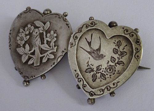 Antique hallmarked 1909 solid sterling silver sweetheart brooch. Hearts & birds
