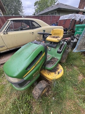 John Deere LA115 100 Series Riding Lawn Mower 19.5 HP Self-Propelled Green Yell 