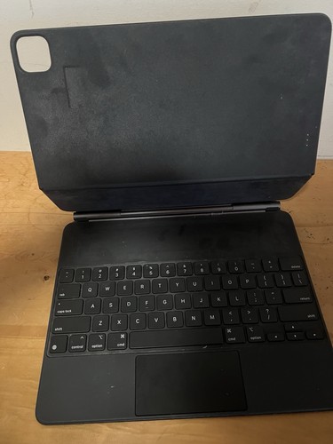 iPad Air 13” Magic Keyboard - Picture 2 of 4