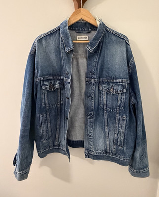 Balenciaga Men s Blue Oversized Jean Jacket Logo Back Button Pockets Waist Sz 34