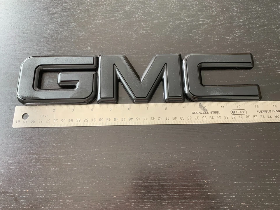 Emblema de parrilla delantera GMC negro para Savana Sierra Yukon Envoy Foto 2 de 4