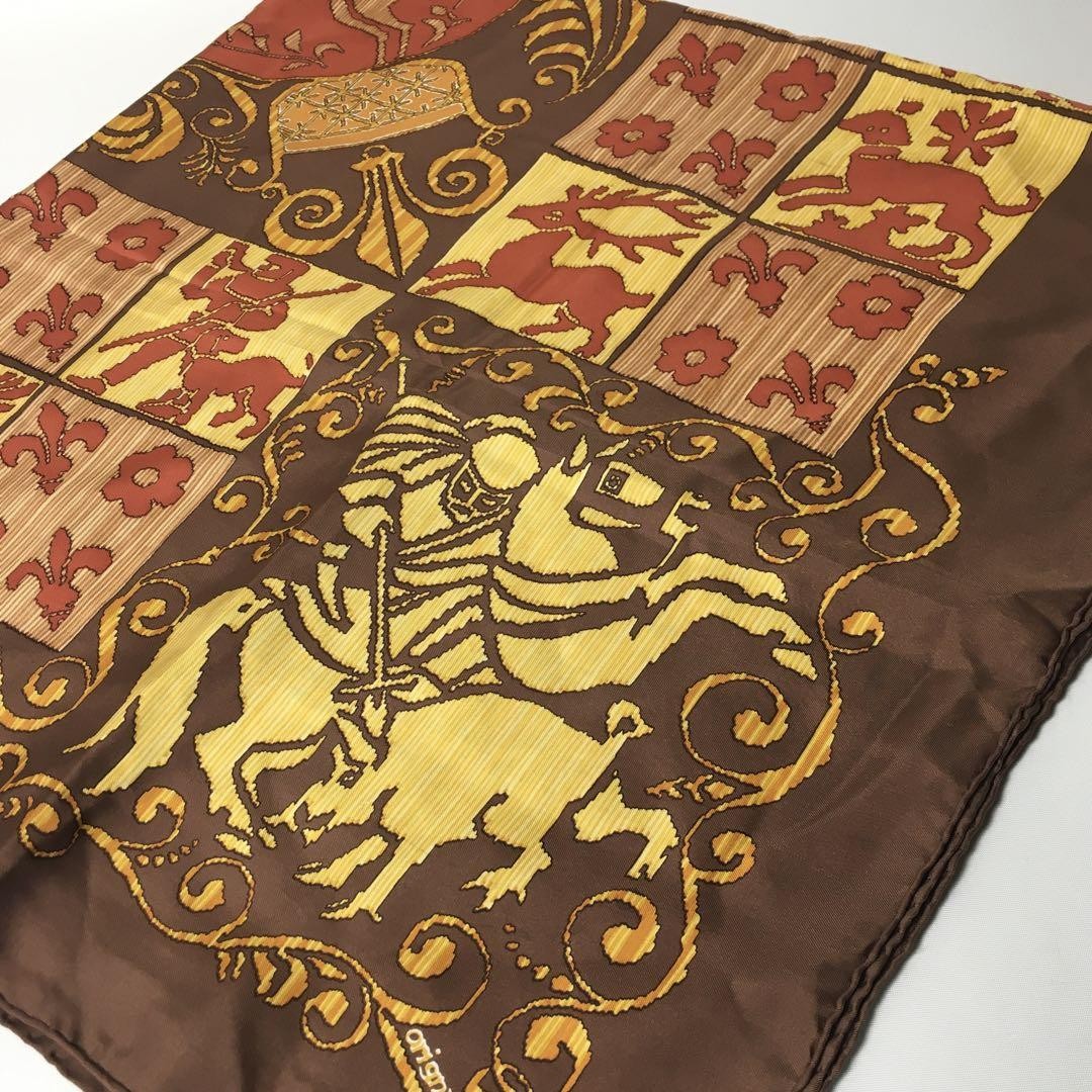 Hermes 2506-124 Carre 90 Silk Scarf in Classic Design m1_0708