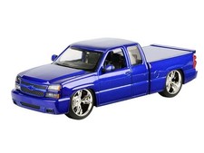 2006 Chevrolet Silverado Extended Cab Blue 1:25 Scale Model - Motormax 79039BL
