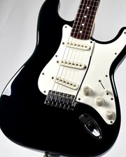 [Fender] Squier Series Stratocaster - Noir - Coque souple en palissandre d'oc...